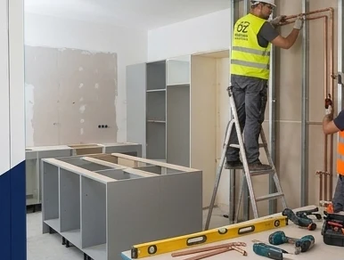 Instalación real de muebles de cocina por el equipo de Obras Zaragoza